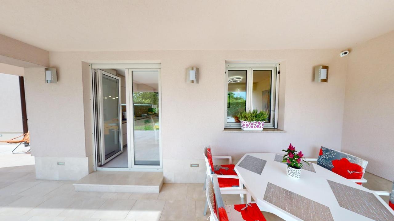 Design Apartment Emerald Viskovo Exterior photo